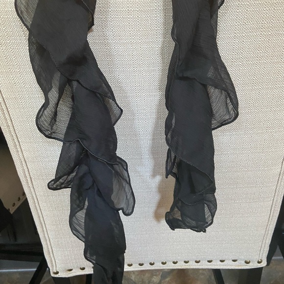 Thin frilly scarf- light weight - Picture 4 of 5